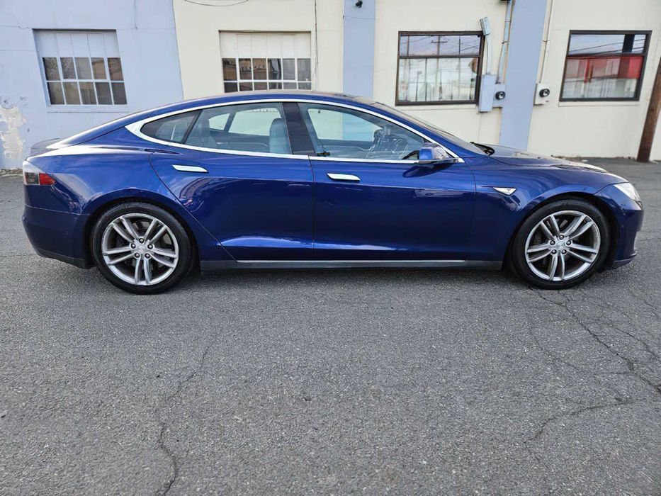 Tesla Model S 90D      2015
