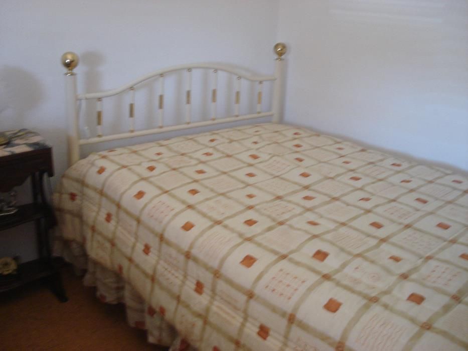 1 cama em latão e ferro