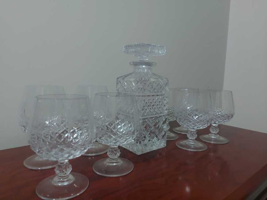 Conjunto de Garrafa e 8 Copos de Cristal