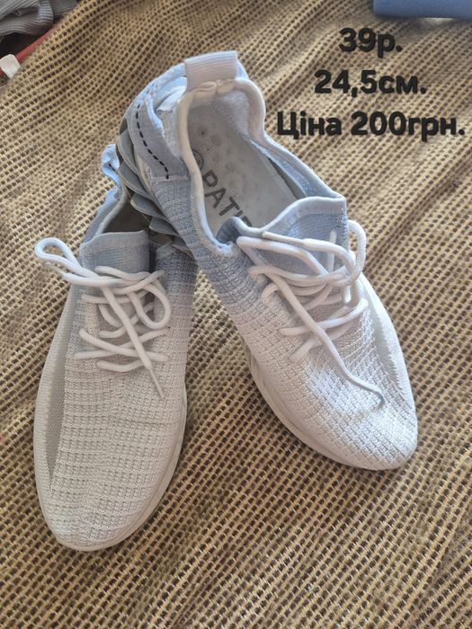 Кросівки жіночі  літні