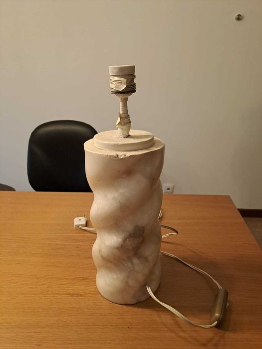 Base de mármore antiga para candeeiro de mesa