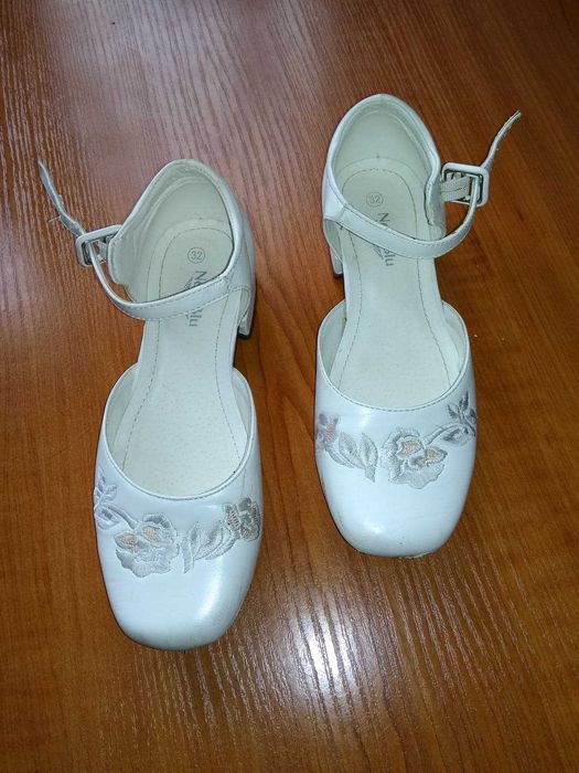 rozm. 32 – Buty do komunii,rozpoczęcie roku,zakończenie roku szkolnego