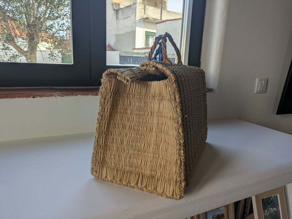 Cesta de junco tradicional