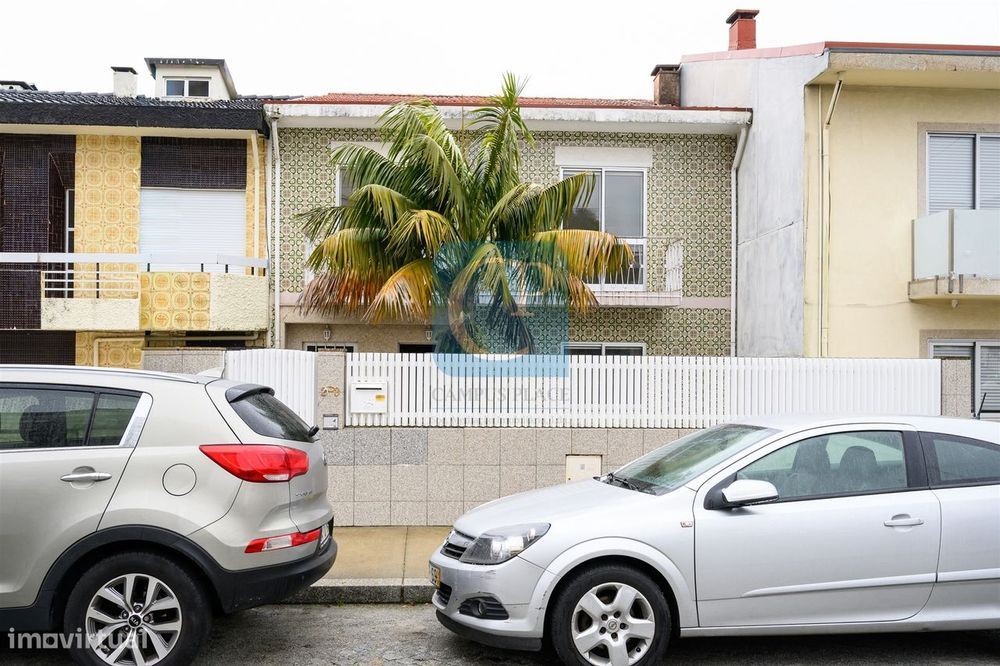 Moradia com dois apartamentos independentes em Vila Nova de Gaia