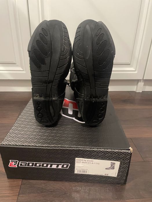Мотоботи трекові Bogotto
