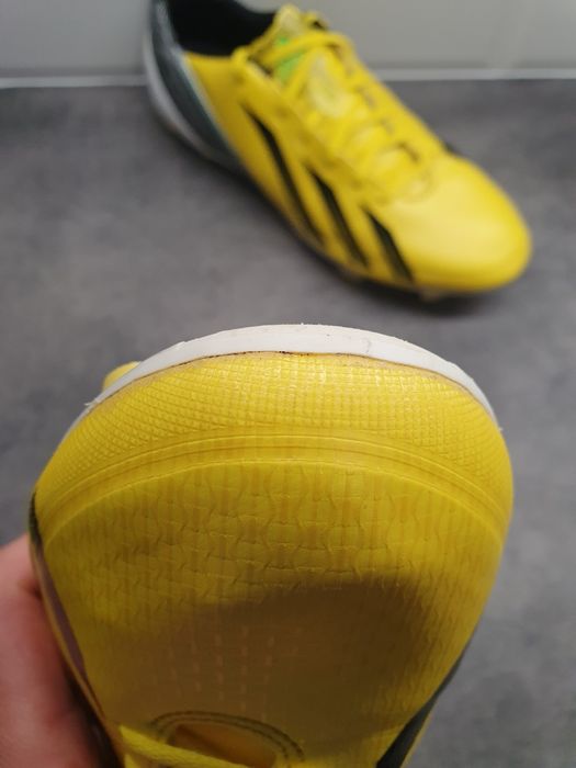 Półprofesjonalne Pro korki Nike F30 TRX FG 44