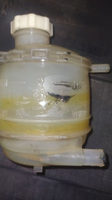 Расшерительный бачек renault