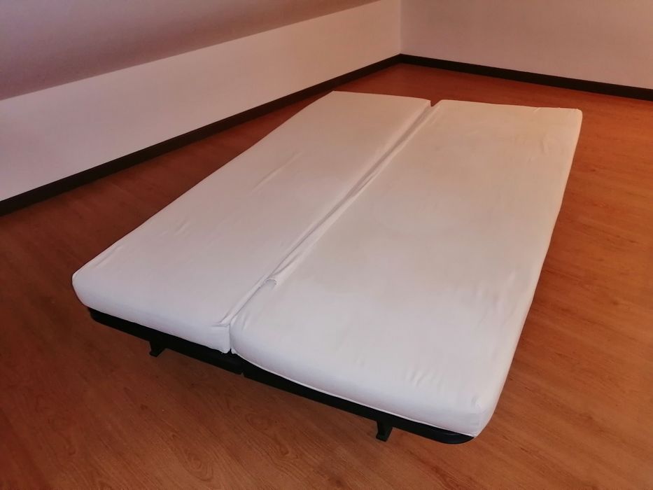 Sofá cama com estrado
