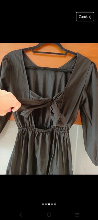 Czarna sukienka mini z ciekawym tyłem. 100% bawełna.