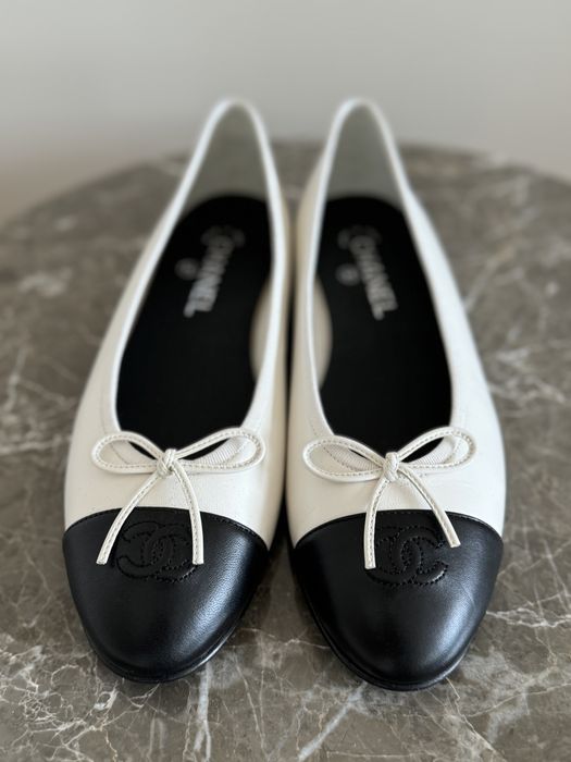 Baleriny Chanel ze skóry czarno białe