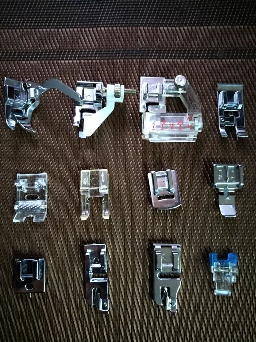 Лапки для бытовых швейных машин. Разные, новые.