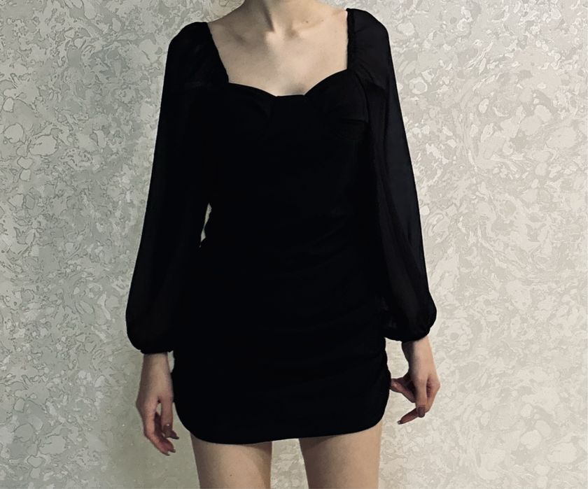 Чорна  мінісукня