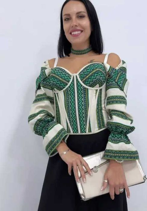 Корсет вишиванка, різні кольори. Рукава, дві пари бретель та чокер.