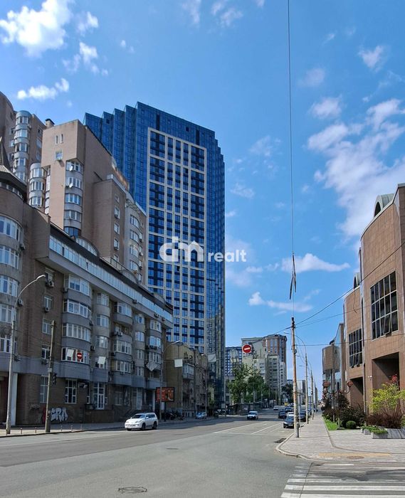 Паркомісце в підземному паркінгу на Антоновича, 138