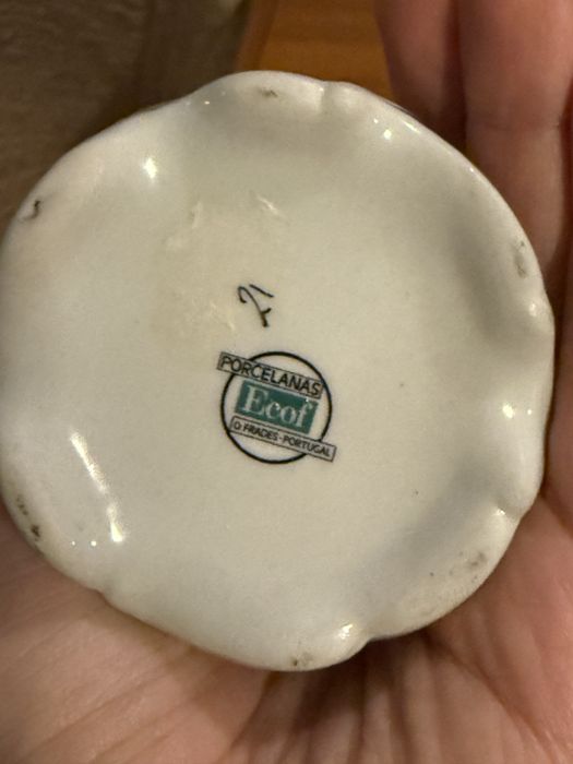 Castiçal pequeno em porcelana com flores