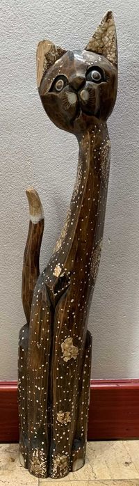 Figura drewniana kot