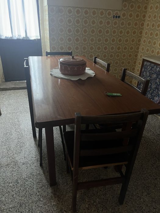Vendo mesa de cozinha e cadeiras