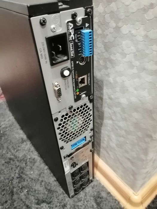 Продам ИБП APC Smart-UPS RT 2000VA (SURT2000XLI)