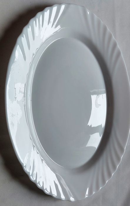 Travessas e pratos de servir