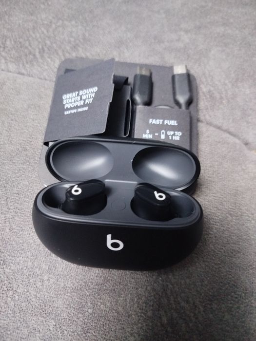 bezprzewodowe słuchawki douszne Beats Studio Buds