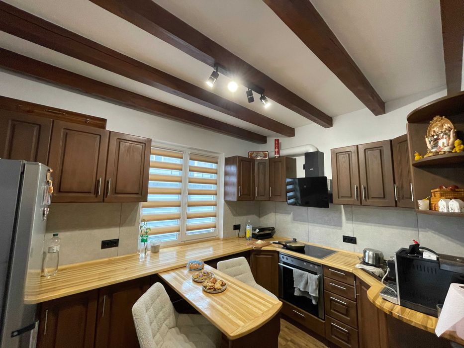 Будинок біля озера в Осокорках — комфорт, простір, гармонія з природою