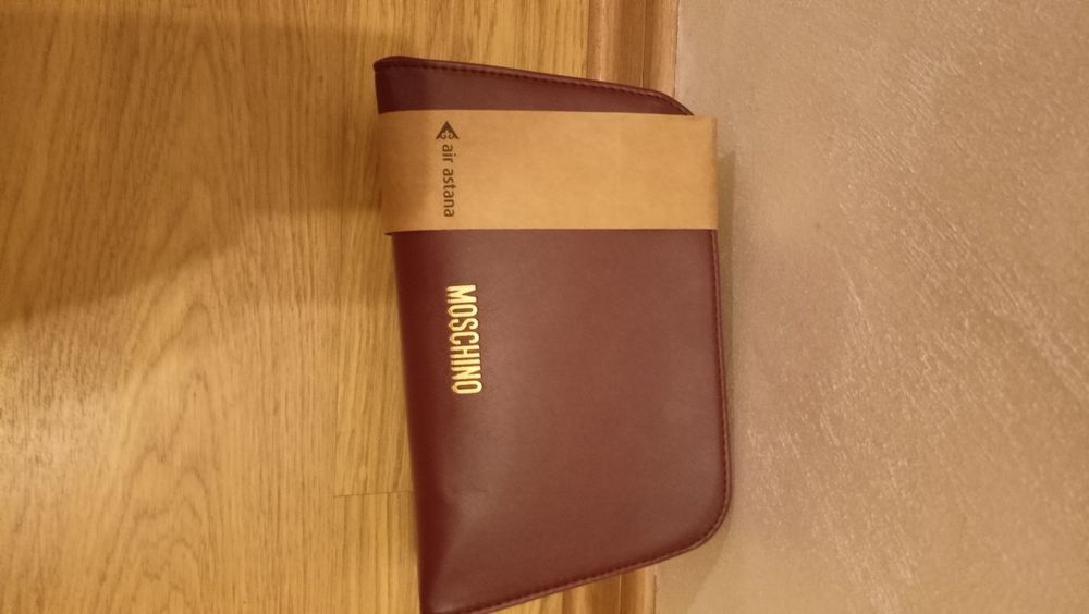 Moschino /kosmetyczka