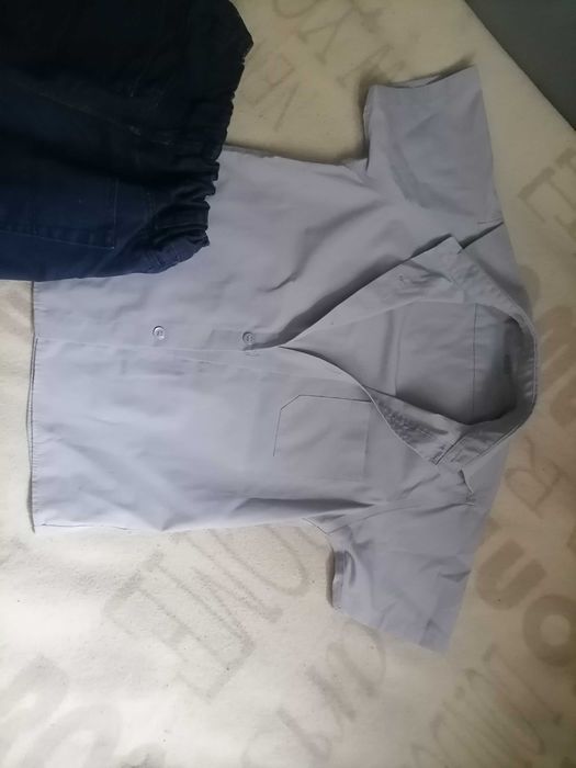 Elegancka Koszula i spodnie chłopiec