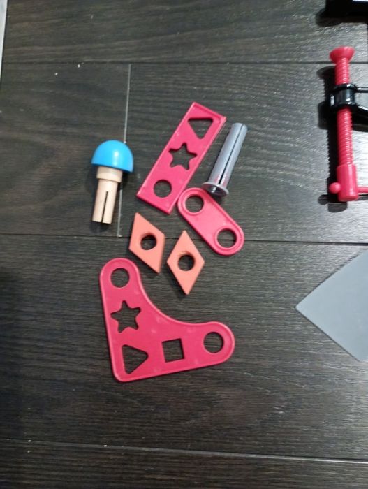 Zestaw majsterkowicza - narzędzia, śrubki itp.