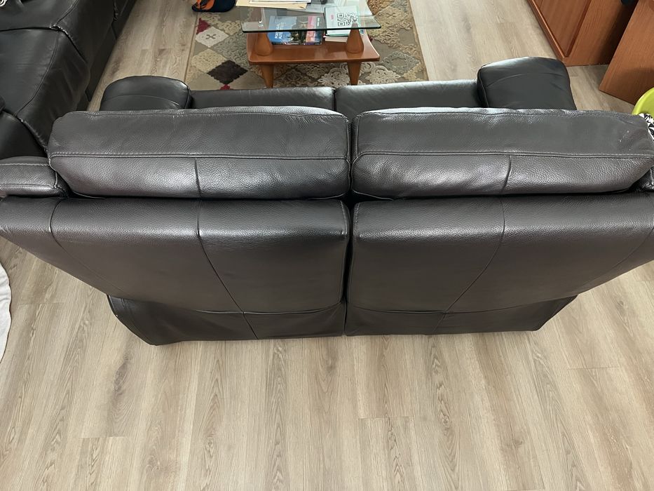 Sofá 2 lugares Chateaux d’Ax como novo em pele de cor preta