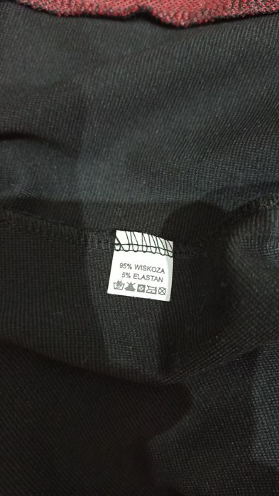 Bluzka czarno - czerwona rozmiar M