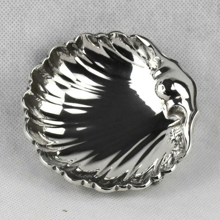 Concha em prata portuguesa com pés em forma de búzio