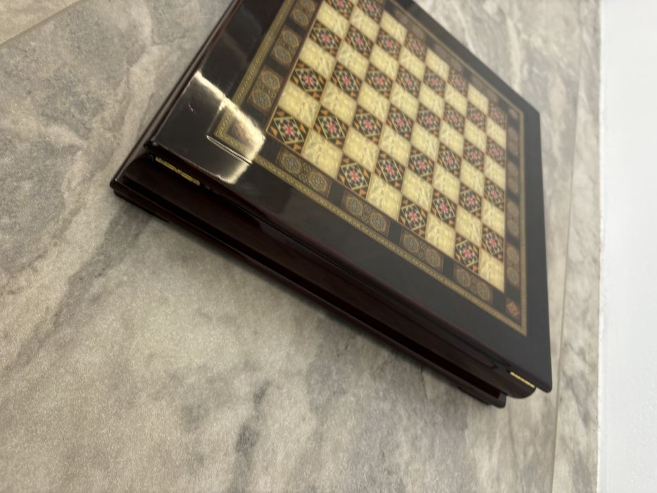 Деревʼяні шахи чудової якості