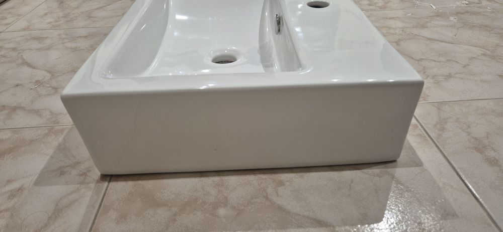 Lavatório suspenso/encastre para WC