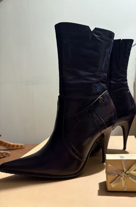 Brązowe botki na szpilce, Wojas