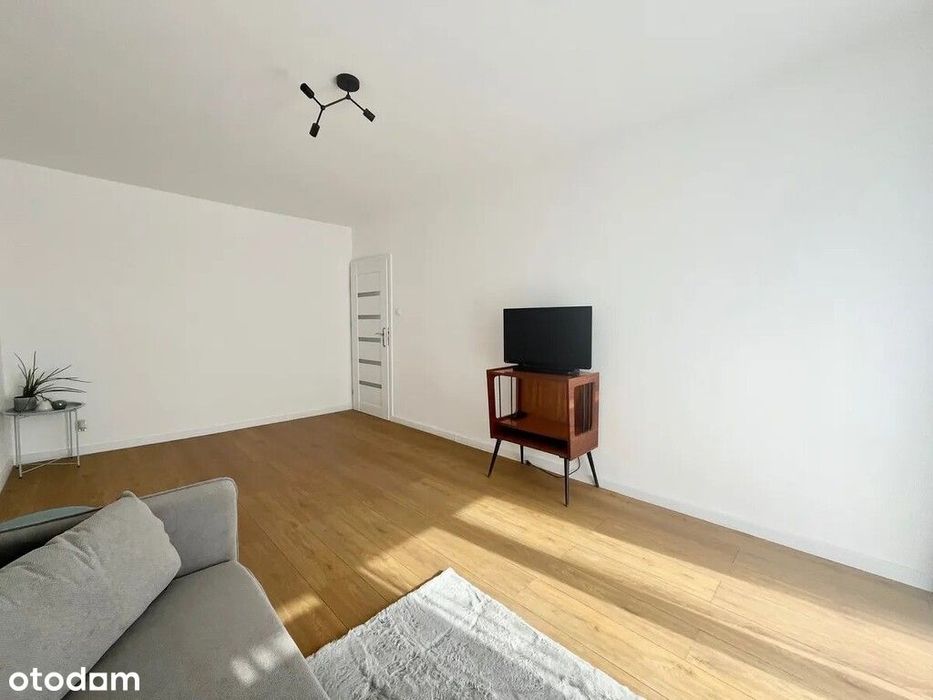Nowoczesne, jasne mieszkanie – balkon, zieleń