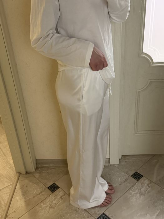 Білі атласні брюки