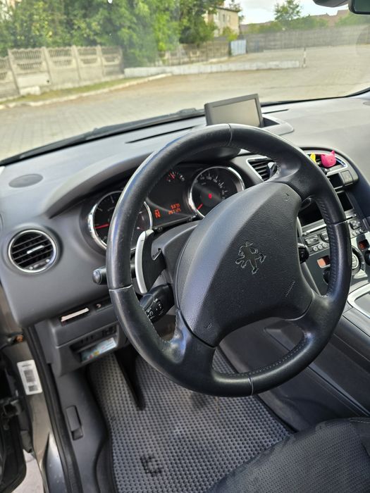 Peugeot 3008 1,6 hdi робот 2011р.