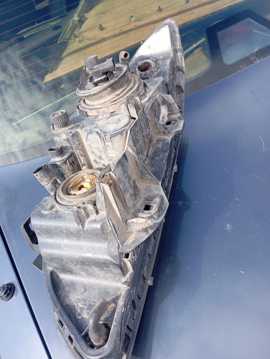 Права фара Hella бмв е39