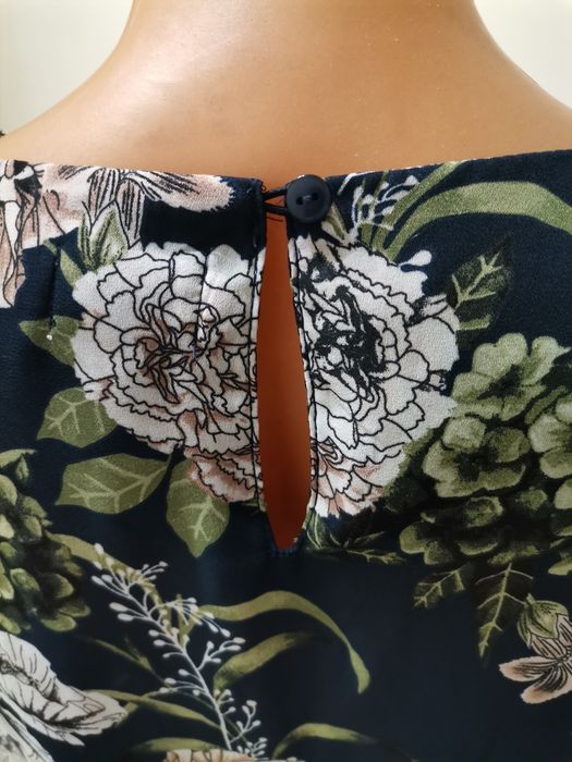 Ładna elegancka bluzeczka w idealnym stanie rozmiar s/m.