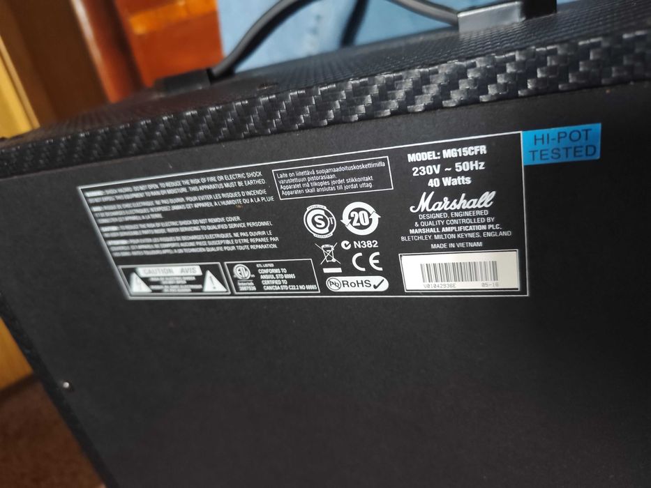 Продам комбик для электрогитары Marshall MG15CFR