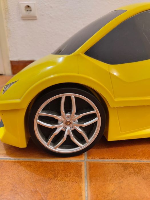 Mala criança lamborghini