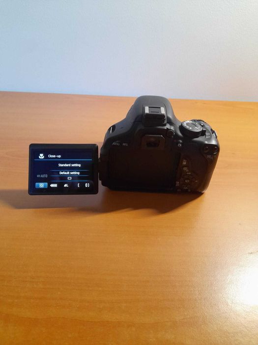 Máquina fotográfica Canon 600D