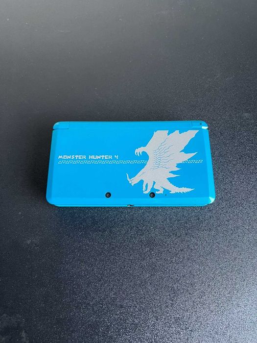 Nintendo 3DS Monster Hunter 4 Edição Especial com 100+ Jogos