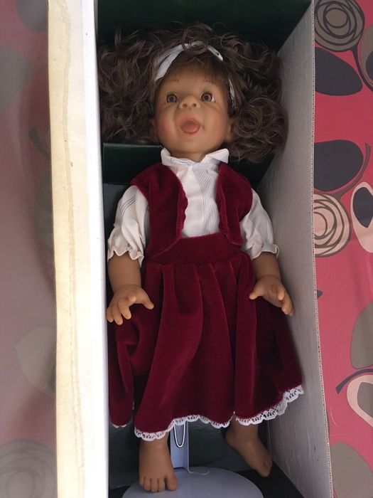 Boneca Berbesa 40cm com suporte