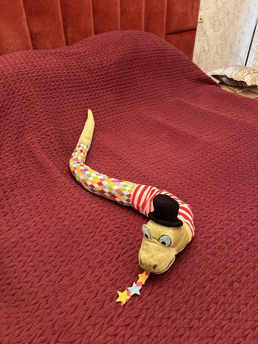 Мʼяка іграшка змія