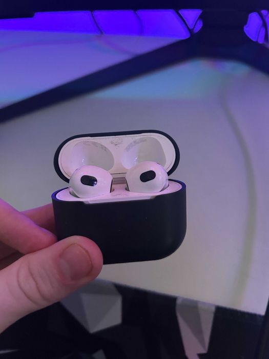 Apple AirPods 3 + etui ładujące lightning z MagSafe