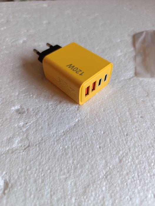 Зарядка телефона 4 гнезда новая