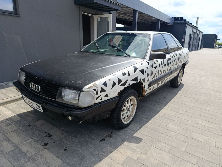 Audi 100 C3 1,8 газ бензин 500$