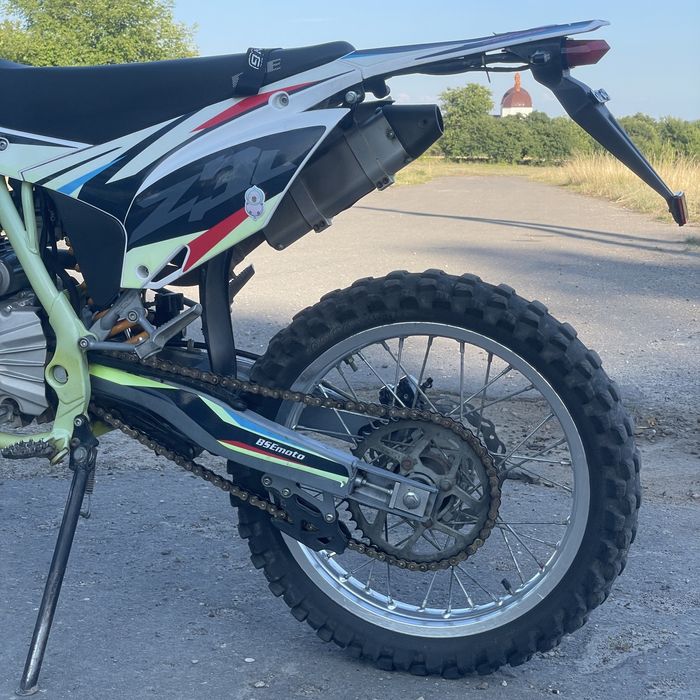 BSE 250 J3D 250 см³ 21 к.с. 172FMM — 4000 км, 1 власник, без вкладень