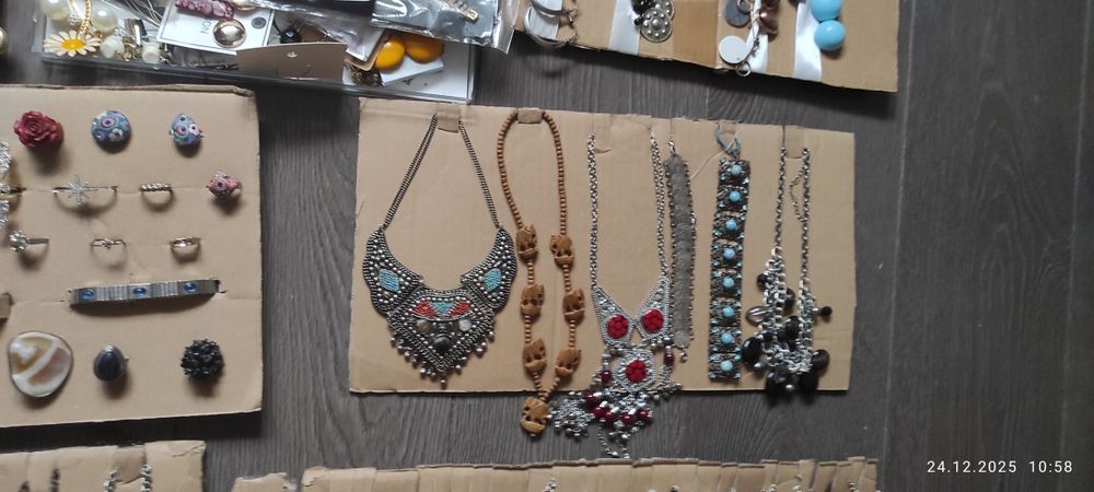 Бижутерия. Подвески, кольца, серьги